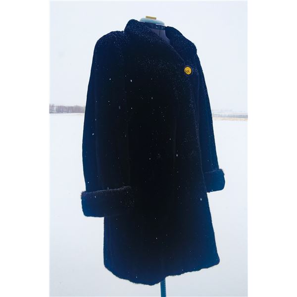 Vintage Ladies Canada Majestic Black Mink Fur Coat