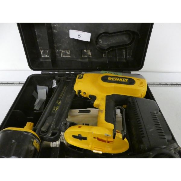 Dewalt 18v brad nailer works