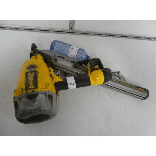 Dewalt clipped head framing nailer D51823