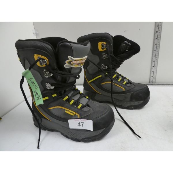 Winter boots - kids size 5M