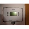 Image 2 : Honeywell programmable thermostat