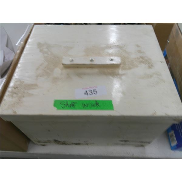 White wood box, casters