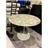 Image 1 : KNOLL STUDIO ROUND MARBLE TOP TABLE 36"