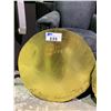 Image 2 : 2 PIECES WALL HANGING ROUND ART
