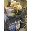 Image 2 : PALLET OF ASSORTED ESTATE ITEMS INCLUDING; STUFFED BEAR, DISPLAY ON STAND, TOILET PAPER & MORE