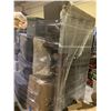 Image 2 : PALLET OF ASSORTED ESTATE ITEMS INCLUDING; DESK, BEDDING, HOME DECOR & MORE