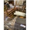 Image 2 : PALLET OF ASSORTED ESTATE ITEMS INCLUDING; STOOL, BENCH, AREA RUG & MORE