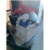 Image 2 : PALLET OF ASSORTED ITEMS INCLUDING; CLEANING SUPPLIES, TARP COVER & MORE