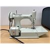 Image 12 : Vintage Singer 221K Featherweight White Sewing Machine with Carry Case as pictured