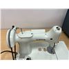 Image 13 : Vintage Singer 221K Featherweight White Sewing Machine with Carry Case as pictured