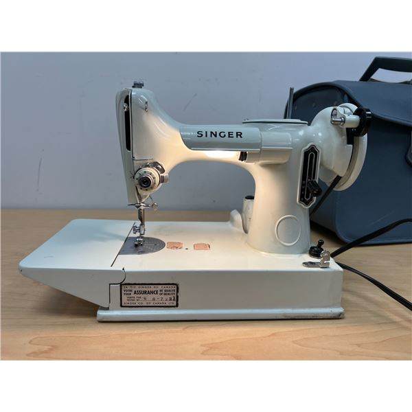Vintage Singer 221K Featherweight White Sewing Machine with Carry Case as pictured