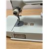 Image 4 : Vintage Singer 221K Featherweight White Sewing Machine with Carry Case as pictured