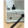 Image 9 : Vintage Singer 221K Featherweight White Sewing Machine with Carry Case as pictured