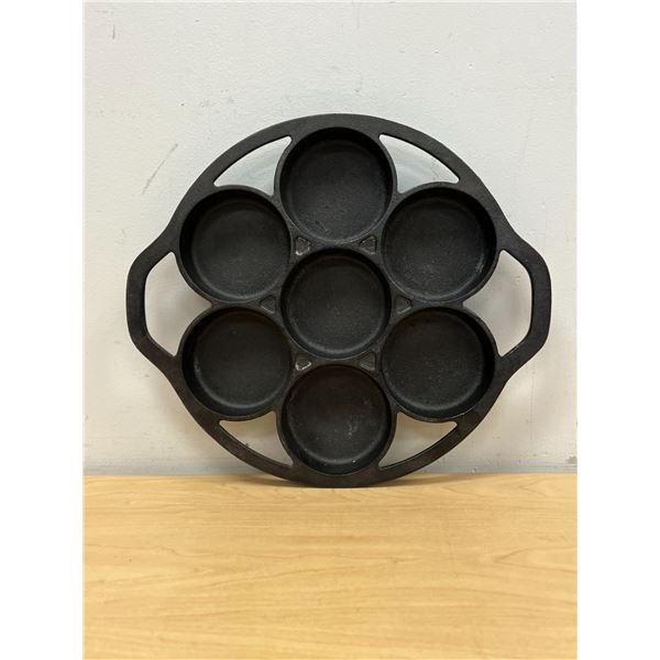 Lodge USA Cast Iron Mini Cake Pan - approx: 13" handle to handle