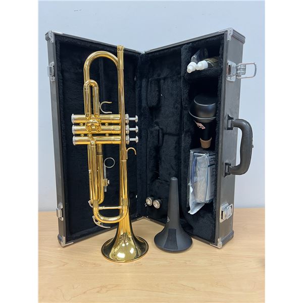 Nice Yamaha Trumpet with Case & accessories as pictured