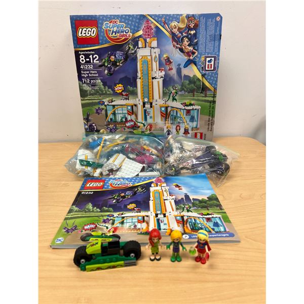 Lego DC Super Hero Girls Minifigs Lego Set 41232 - open box as pictured, not verified