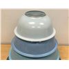 Image 3 : 4 Pyrex Shades of Blue Nesting Mixing Bowls - nice - Largest 4L