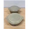 Image 3 : 2 Pyrex Homestead Round Casseroles with Lids 1.5 Pt & 1 Qt - nice overall