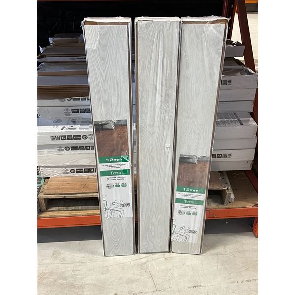 475 Square Feet Laminate Flooring as pictured - see all photos for details
