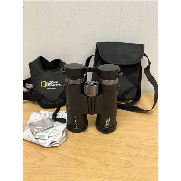 Waterproof 10x42 National Geographic Binoculars & accessories as pictured - look fairly new