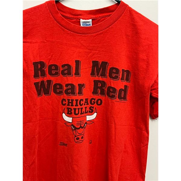 1990s Chicago Bulls "Real Men Wear Red" T-Shirt - Tag says L