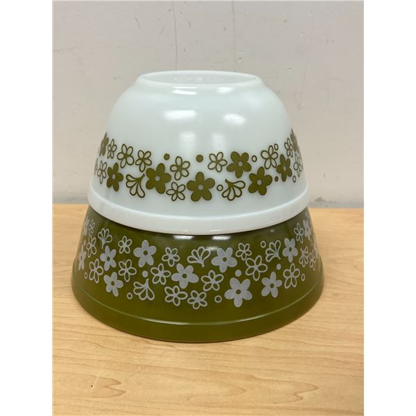 2 Pyrex Crazy Daisy Spring Blossom Mixing Bowls - nice overall 1.5 & 2.5 Qt