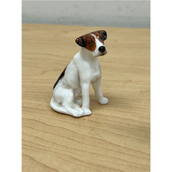 Royal Doulton England Bone China Seated Foxhound Dog 2.5" tall