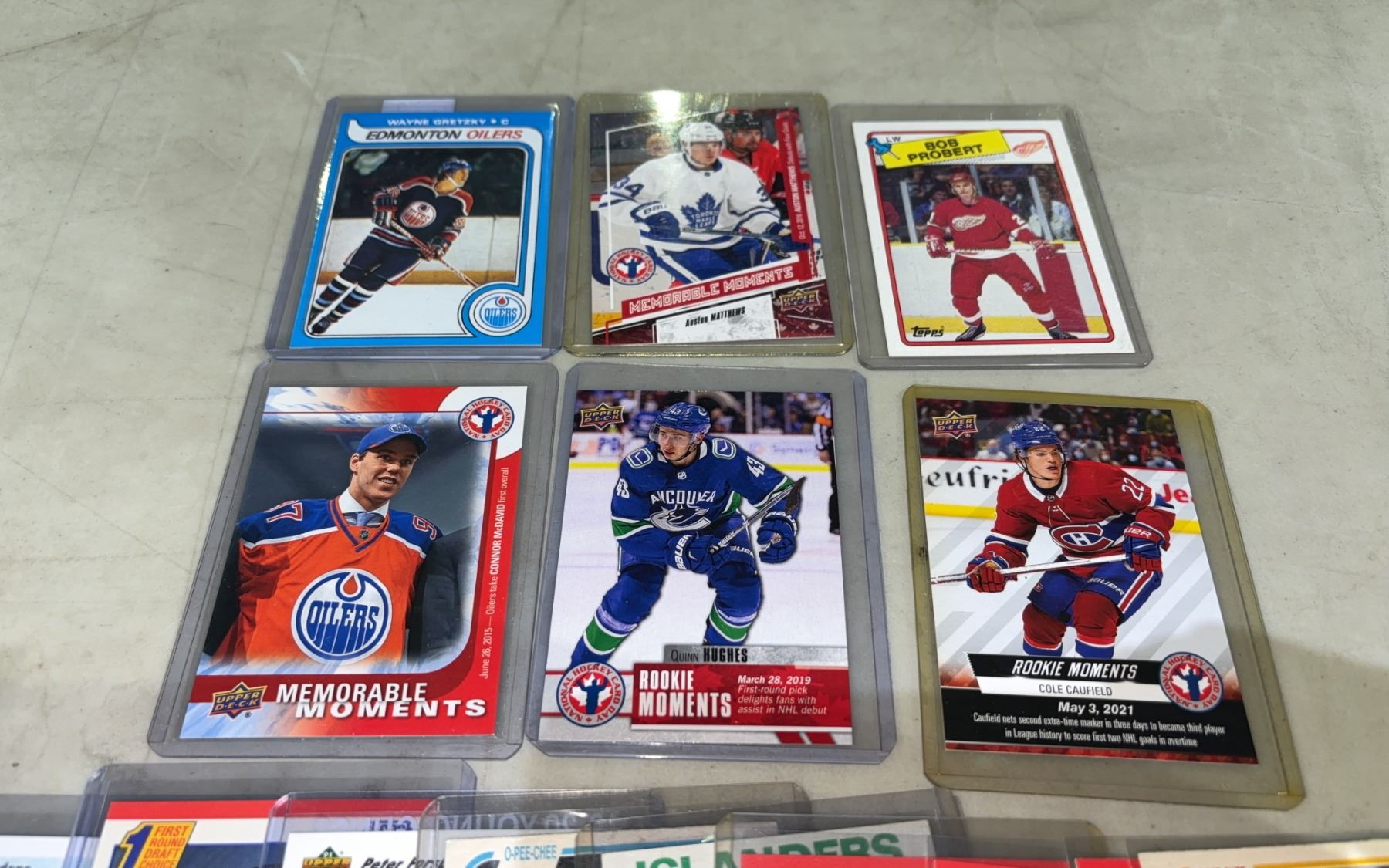 LOT OF 15 ASSORTED NHL HOCKEY ROOKIE CARDS INCLUDING; WAYNE GRETZKY ...
