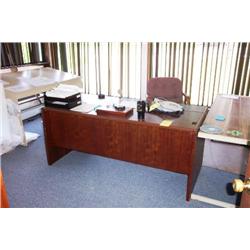 LOT OFFICE FURNITURE IN OFFICE