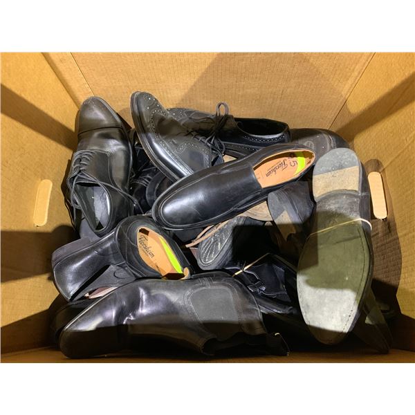 WARDROBE BOX OF ASSORTED SHOES