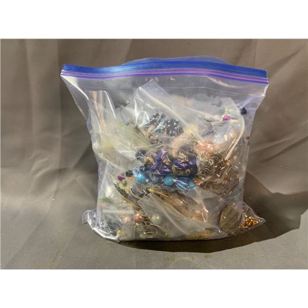 BAG OF ASSORTED JEWELRY