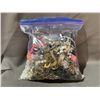 Image 2 : BAG OF ASSORTED JEWELRY
