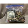 Image 2 : BAG OF ASSORTED JEWELRY