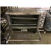 Image 2 : BLACK & DECKER CRISP N' BAKE TOASTER OVEN & BIN OF CHRISTMAS LIGHTS