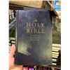 Image 2 : LARGE LOT OF BIBLES