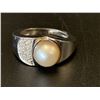 Image 1 : 14KT WHITE GOLD RING SIZE 6 1/2 SET WITH ONE ROUND LIGHT CHAMPAGNE COLOURED CULTURED PEARL AND