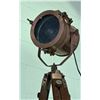 Image 2 : TRIPOD LIGHT