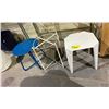 Image 1 : LOT OF 3 SMALL TABLES