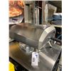 Image 2 : OONI KARU 12 MULTI FUEL PIZZA OVEN ON A MOBILE STAINLESS STEEL PIZZA STATION * DISPLAY MODEL *