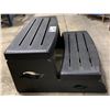 Image 2 : WATERWAY BLACK * 535-2201* 32"W PLASTIC JACUZZI STEPS