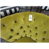 Image 2 : Green Tufted Cloth Chaise