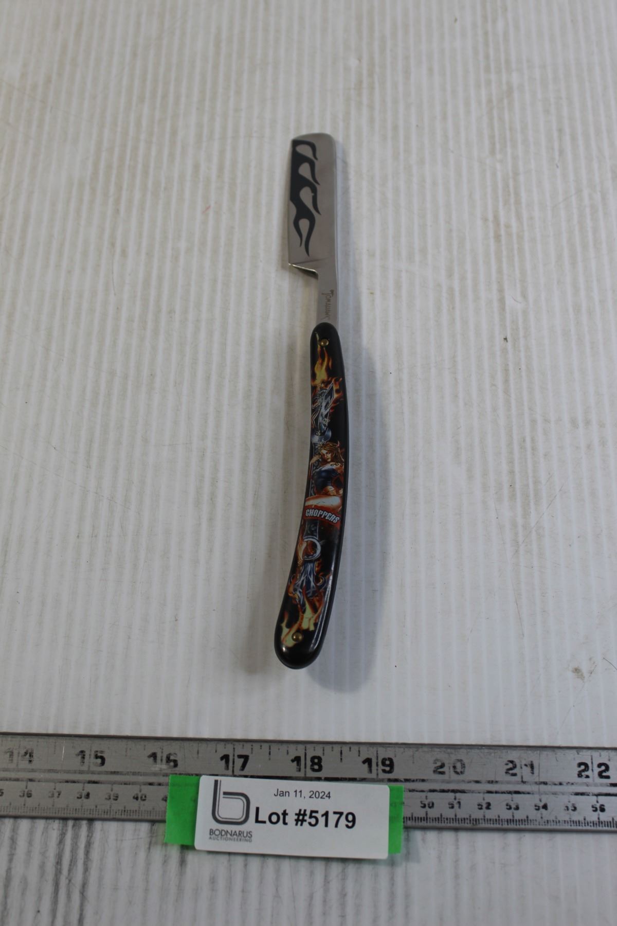 Tomahawk Straight Razor