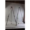 Image 1 : (2) Easels - 35 1/4" Tall