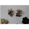 Image 4 : (3) Pairs of Vintage Clip-On Earrings
