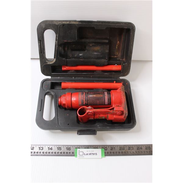 Motomaster 2 Ton Hydraulic Jack With Case