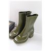 Image 2 : Women's Size 7 Rain Boots, Sunglasses Storage/Box w/Sunglasses
