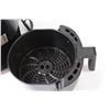 Image 2 : Gourmia Air Fryer 6-Quart Capacity - Turns On