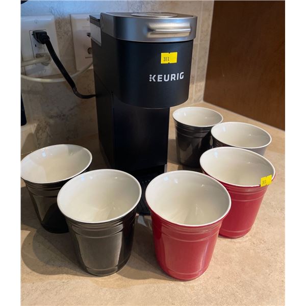 Keurig Single Cup Coffee Maker With 6 New Coffee Mugs