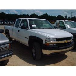 2001 CHEVROLET 2500 HD EXTENDED CAB 4X4 PICKUP