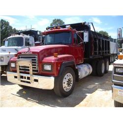 1995 MACK RD688S T/A DUMP